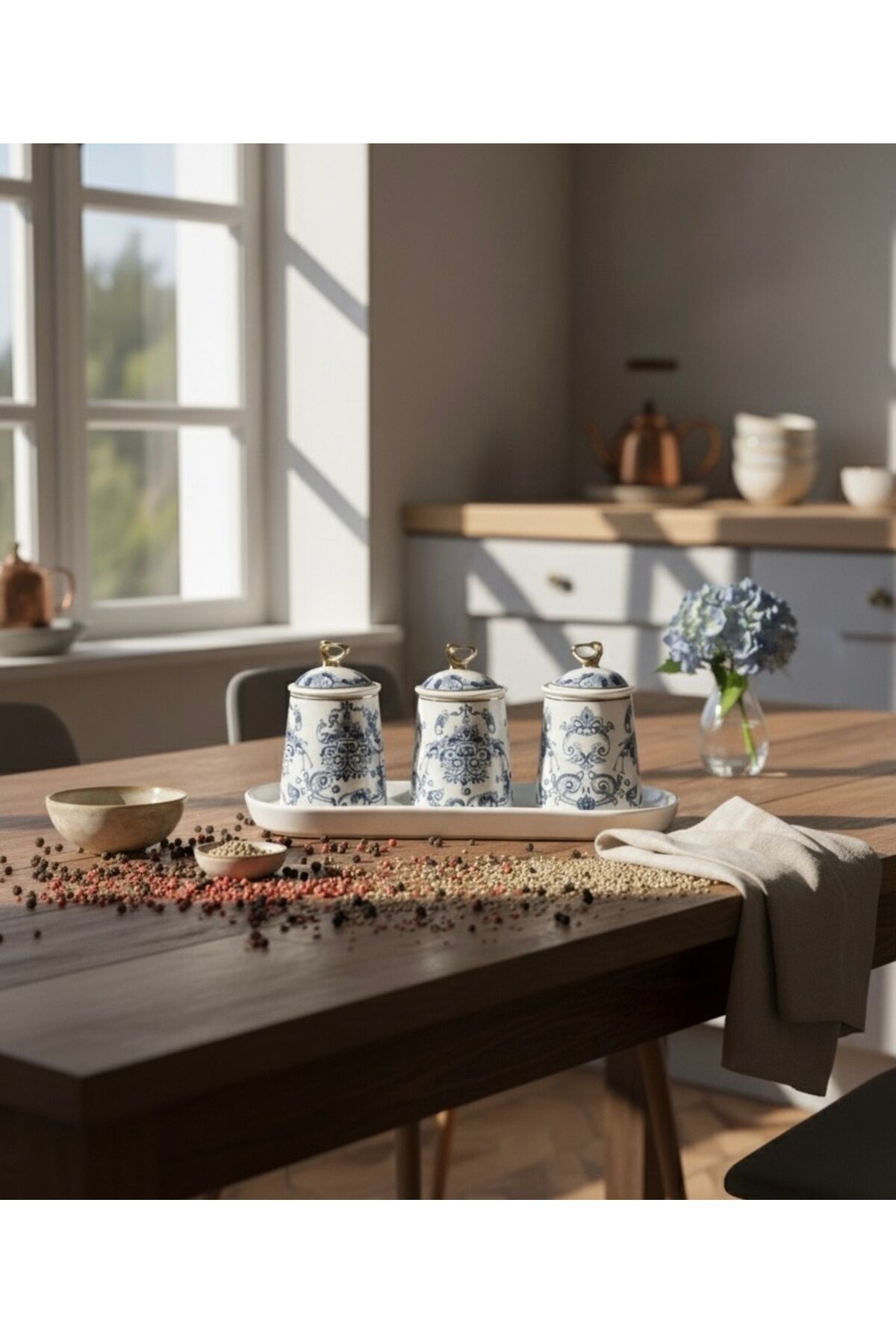 Maisone 3’lü İşlemeli Seramik Kavanoz Baharatlık Seti – Standlı Kapaklı Saklama Kabı