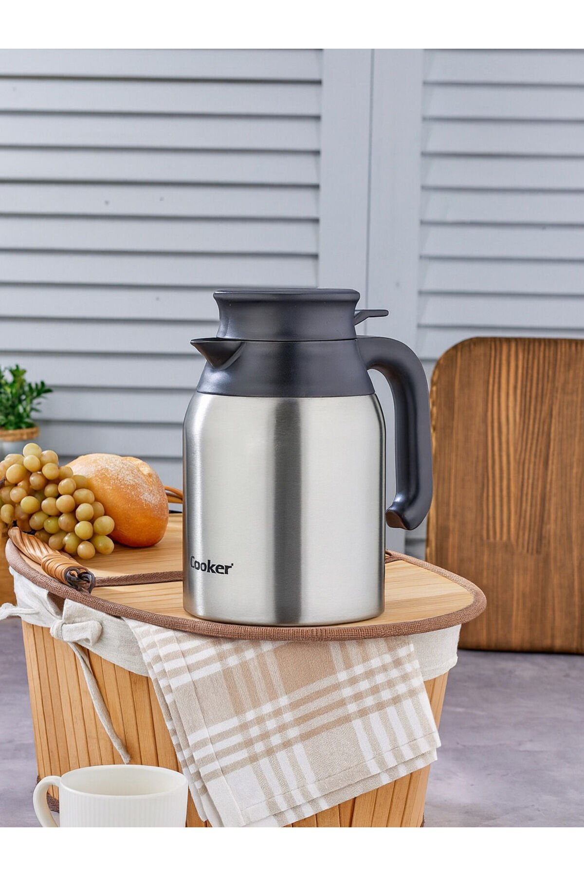 1.5 Litre Paslanmaz Çelik Termos – 12 Saat Isı Koruma, Vakumlu, Ergonomik