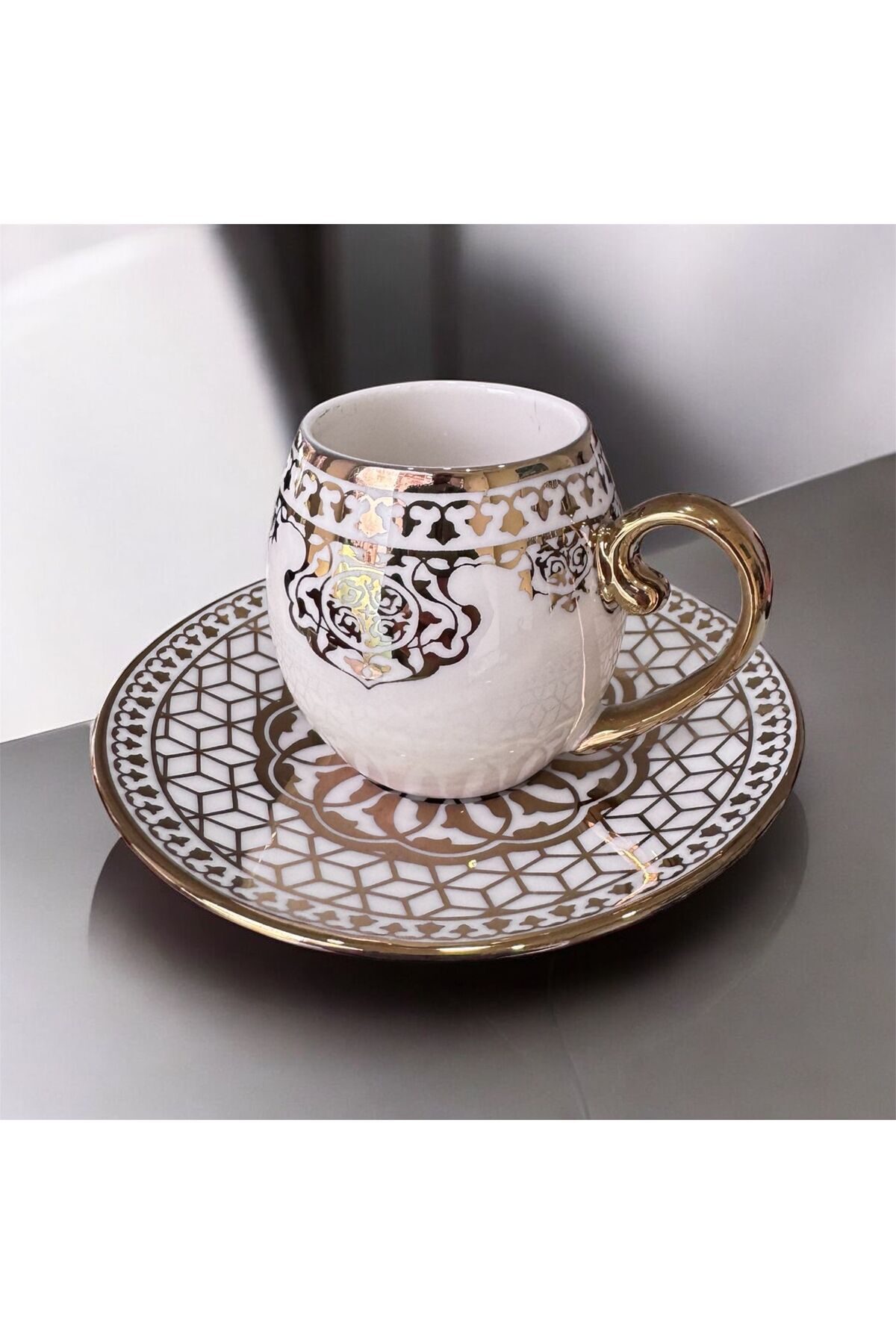 Maisone 6 Kişilik Lüks Porselen Kahve Fincanı Takımı - Altın Yaldızlı Desen, Şık ve Modern Tasarım